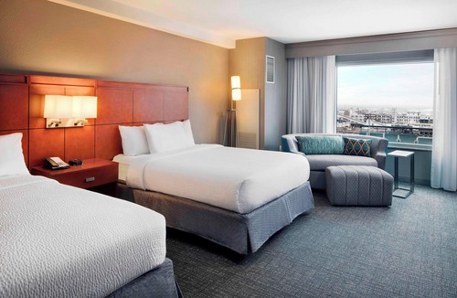 Downtown Indianapolis Hotel | Courtyard by Marriott Indianapolis Downtown