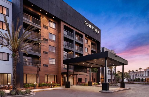 Southpoint Hotel | Courtyard by Marriott Jacksonville Butler Boulevard