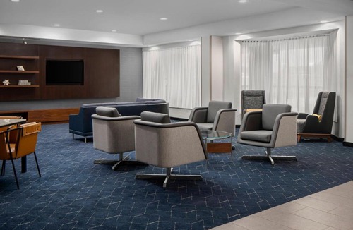 Southpoint Hotel | Courtyard by Marriott Jacksonville Butler Boulevard