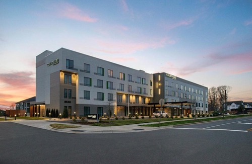 Dixie - Berryhill Hotel | Courtyard Charlotte Steele Creek