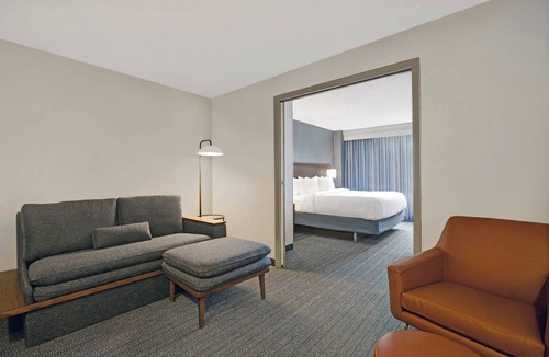 Elmhurst Hotel | Courtyard Chicago Elmhurst/Oakbrook Area