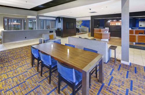 Glenview Hotel | Courtyard Chicago Glenview/Northbrook
