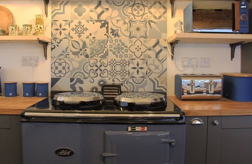 Horton Cottage | Courtyard Cottage Luxury Thatched Home Sleeps 4 (Pet Friendly) Near Gastro Pub