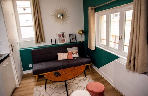 Haie Vigne Apartment | Courtyard-facing duplex on Rue Caponière