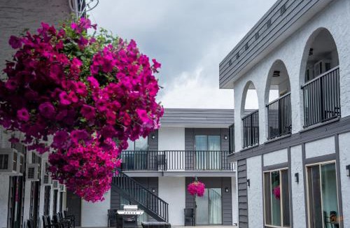 Vernon Cabin | Courtyard Inn Vernon