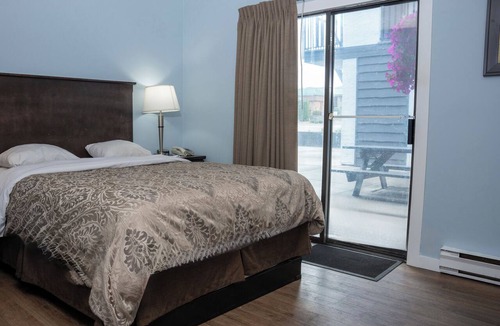 Vernon Hotel | Courtyard Inn Vernon