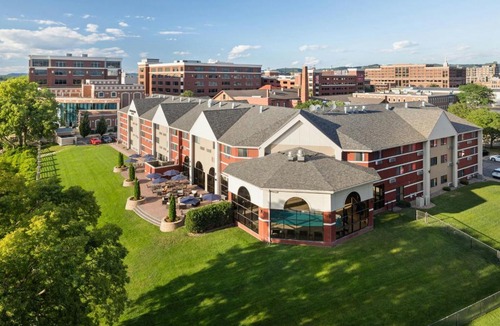 Historic Downtown La Crosse Hotel | Courtyard La Crosse Downtown/Mississippi Riverfront
