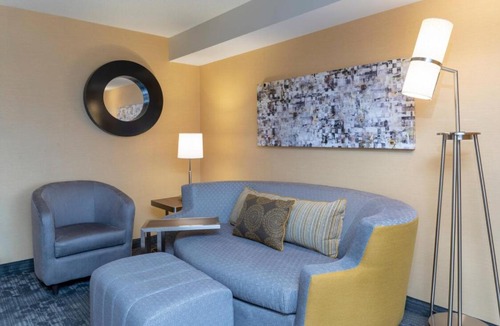 Milwaukee Hotel | Courtyard Milwaukee Airport