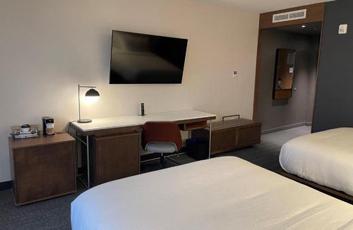 Cote-Des-Neiges—Notre-Dame-De-Grace Hotel | Courtyard Montreal Midtown