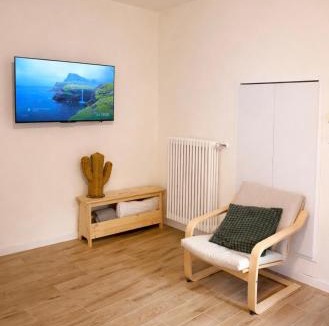 Sala Comacina Apartment | Courtyard Nook - Sala Comacina