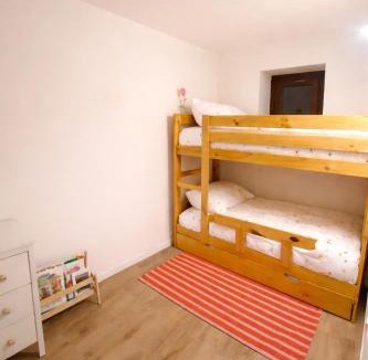 Sala Comacina Apartment | Courtyard Nook - Sala Comacina