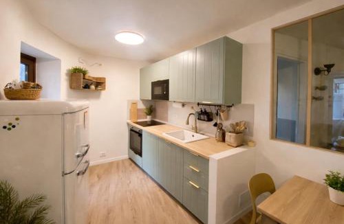 Sala Comacina Apartment | Courtyard Nook - Sala Comacina