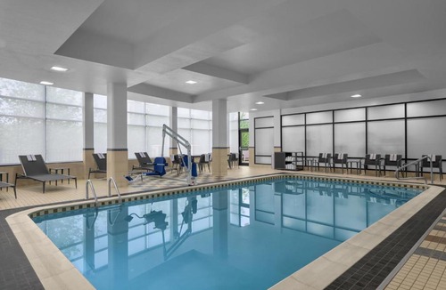 South Hills Hotel | Courtyard Pittsburgh Settlers Ridge/Robinson Township