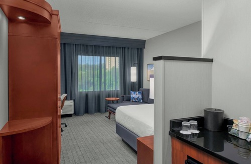 South Hills Hotel | Courtyard Pittsburgh Airport Settlers Ridge