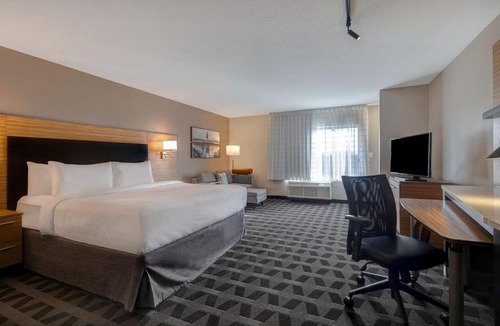 Richmond Heights Hotel | Courtyard St. Louis Brentwood