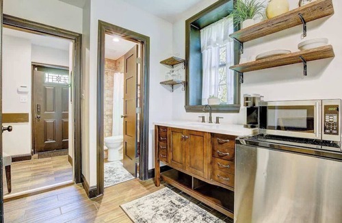 Lusby Apartment | Courtyard Studio at Bancroft Manor. Cozy Retreat!
