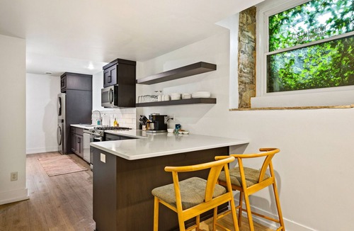 Sturgeon Bay Apartment | Courtyard Suite - Modern Comfort in the Heart of Downtown Sturgeon Bay