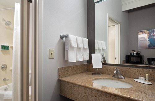 East Syracuse Hotel | Courtyard Syracuse Carrier Circle