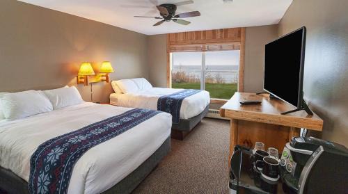 Beaver Bay Resort | Cove Point Lodge