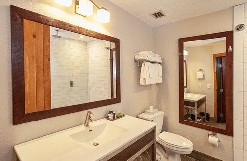 Beaver Bay Hotel | Cove Point Lodge