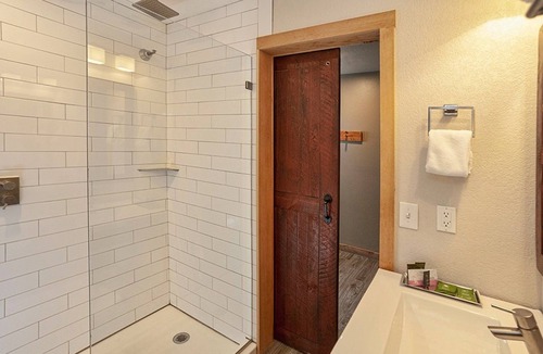Beaver Bay Hotel | Cove Point Lodge