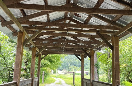 Stanton Cabin | Covered Bridge + Cabin on water w/hot tub IN the Red River Gorge!