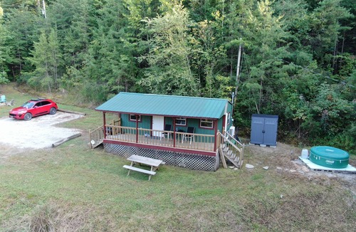 Stanton Cabin | Covered Bridge + Cabin on water w/hot tub IN the Red River Gorge!
