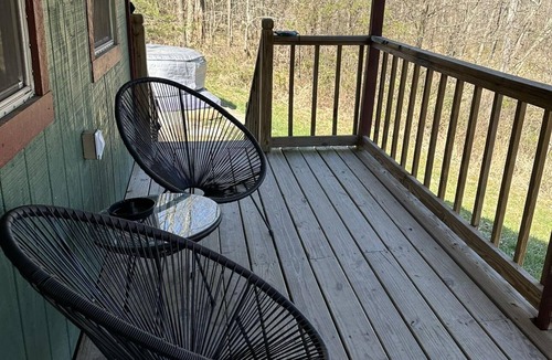Stanton Cabin | Covered Bridge + Cabin on water w/hot tub IN the Red River Gorge!