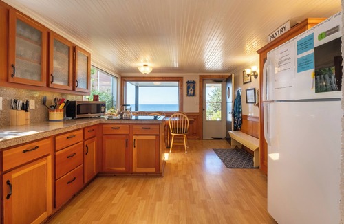 Lincoln City House | Covered hot tub to Enjoy the rolling surf and ocean sounds