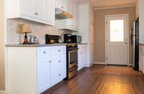 Redmond Terrace House | Covered Pool 1 Mi Walk to Kyle Field