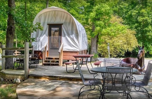 Manchester Cabin | Covered Wagon - Feel the thrill of Glamping at it's best!