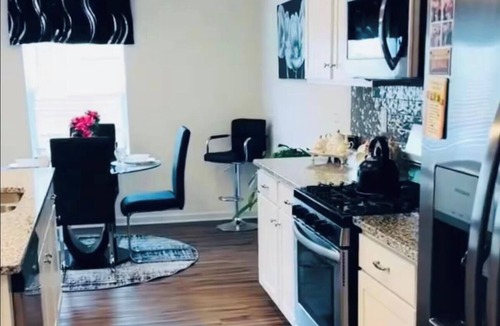 Covington House | Covington Serenity Retreat – Stylish 4BR, Modern Space Perfect for Families
