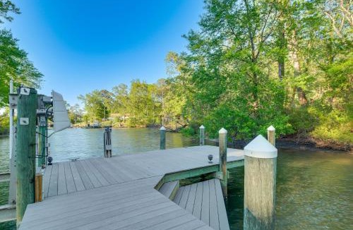 Lancaster House | Cow Shed Waterfront 3BR Home w/Boat Dock!