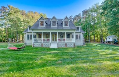Lancaster House | Cow Shed Waterfront 3BR Home w/Boat Dock!