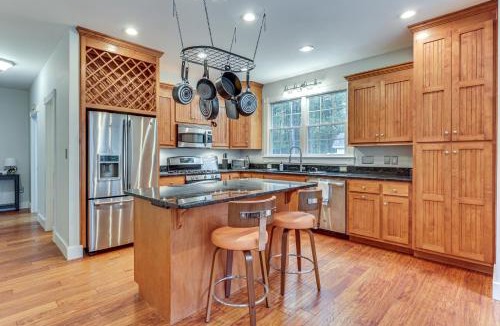 Lancaster House | Cow Shed Waterfront 3BR Home w/Boat Dock!