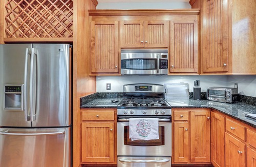 Lancaster House | Cow Shed Waterfront 3BR Home w/Boat Dock!