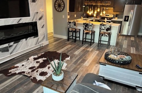 Appleton Apartment | Cowboy Couture at Ritchie’s Residence of Kensington