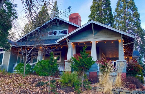 Jacksonville House | Cowgirl Craftsman - Private King Suite Upstairs - Historic Downtown J'ville