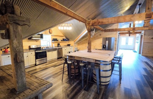 Corbin Condo | Coyote Moon Ranch 4-bed condo barn dominium style borders Forest & Laurel Lake
