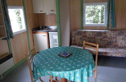 La Chapelle-devant-Bruyeres Ski Chalet | Cozy chalet with terrace and garden