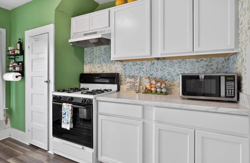 Liverpool Apartment | Cozy 1 bd apt-make you feel like home in the village of Liverpool