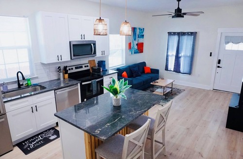 Chattanooga Apartment | Cozy 1 bed 1 bath duplex- Downtown Chattanooga
