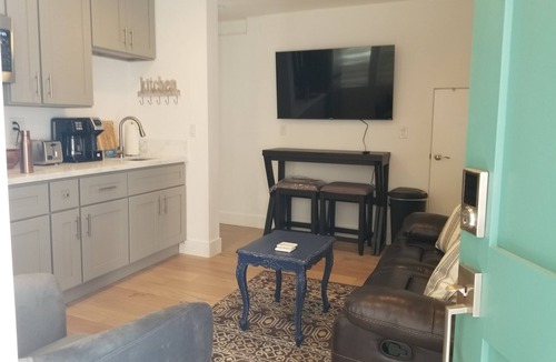 Silver Strand House | Cozy 1-Bed near Silver Strand Beach