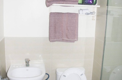 San Dionisio Apartment | Cozy 1 Bed Studio - Minutes to NAIA and MOA!
