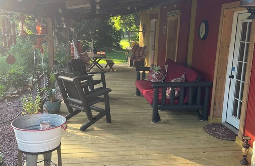 Darlington House | Cozy 1-bedroom bungalow in quaint Darlington with AC