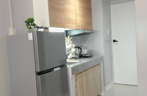 South Triangle Condo | Cozy 1-bedroom condo with Skyline View WiFi in nice Quezon City