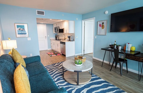 Fort Myers River District Condo | Cozy 1-bedroom condo in pleasant Downtown Fort Myers with Pool, Gym, Game Room!