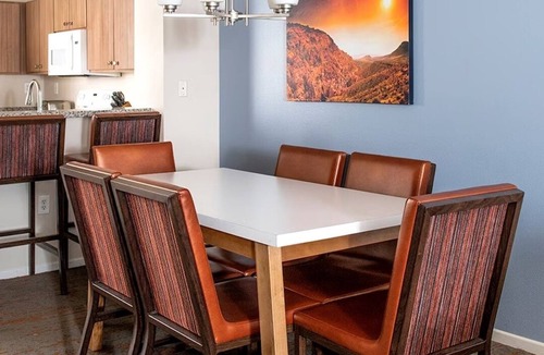 Enterprise Condo | Cozy 1-bedroom condo in a fantastic Las Vegas resort with two pools and hottub!