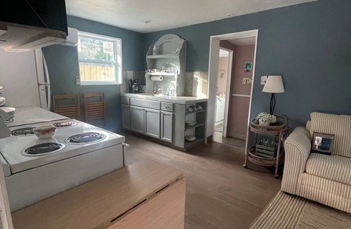 Brooksville Cottage | Cozy 1-bedroom cottage in peaceful Brooksville with AC
