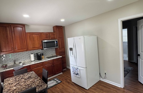 Shively House | Cozy 1-bedroom guest house in charming Louisville with WiFi, AC’